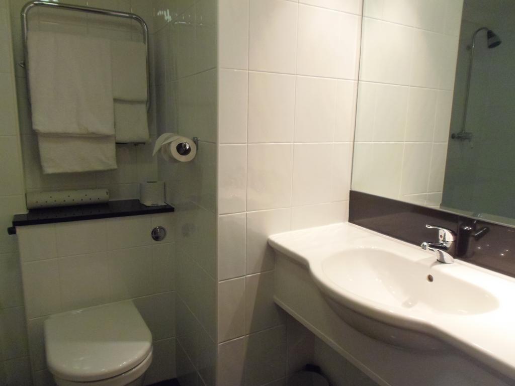Lakeside International Hotel Camberley Rum bild