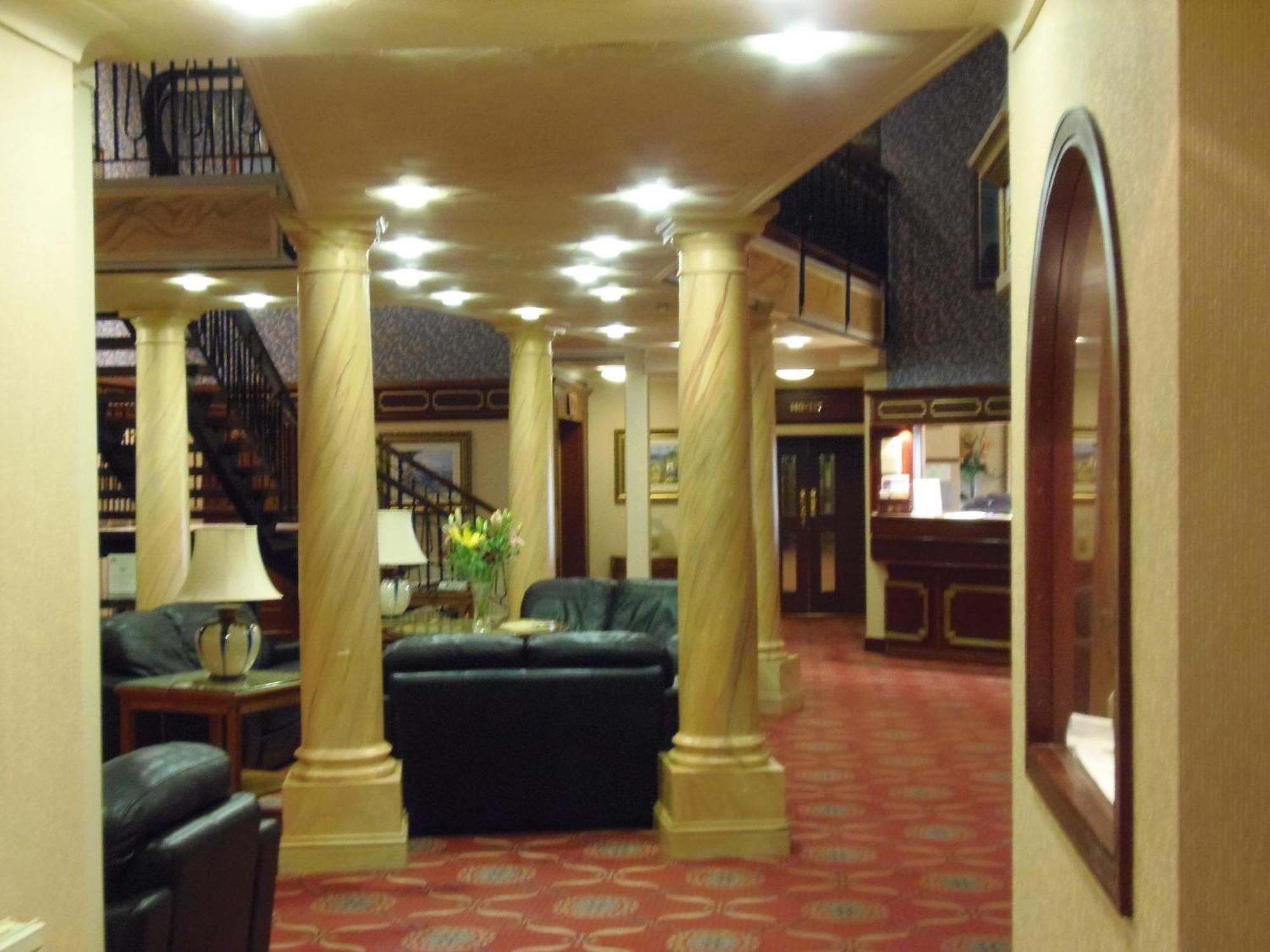 Lakeside International Hotel Camberley Exteriör bild