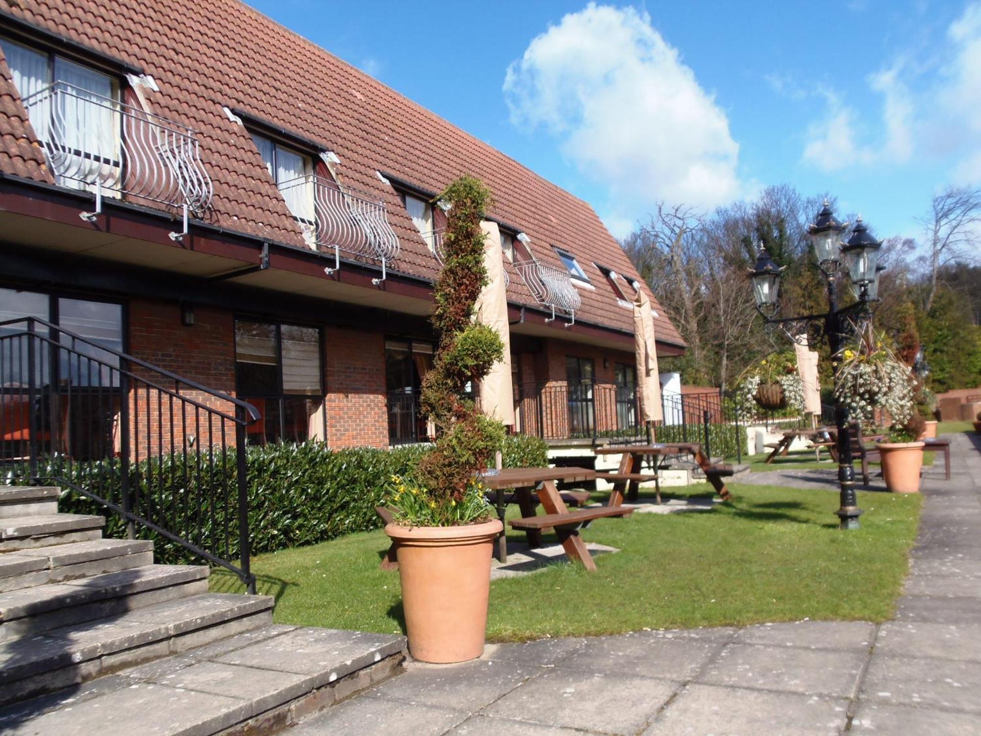 Lakeside International Hotel Camberley Exteriör bild