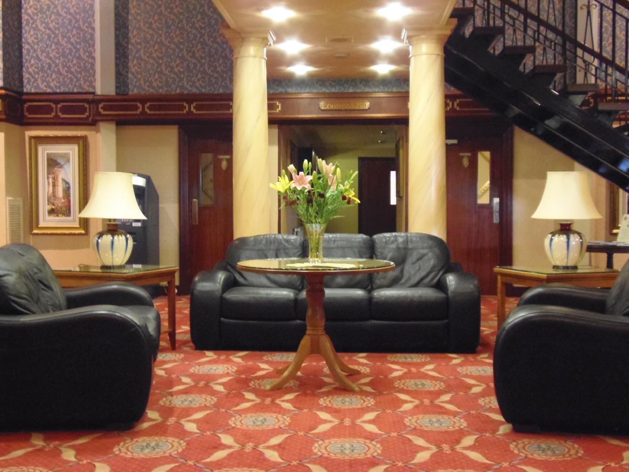 Lakeside International Hotel Camberley Exteriör bild
