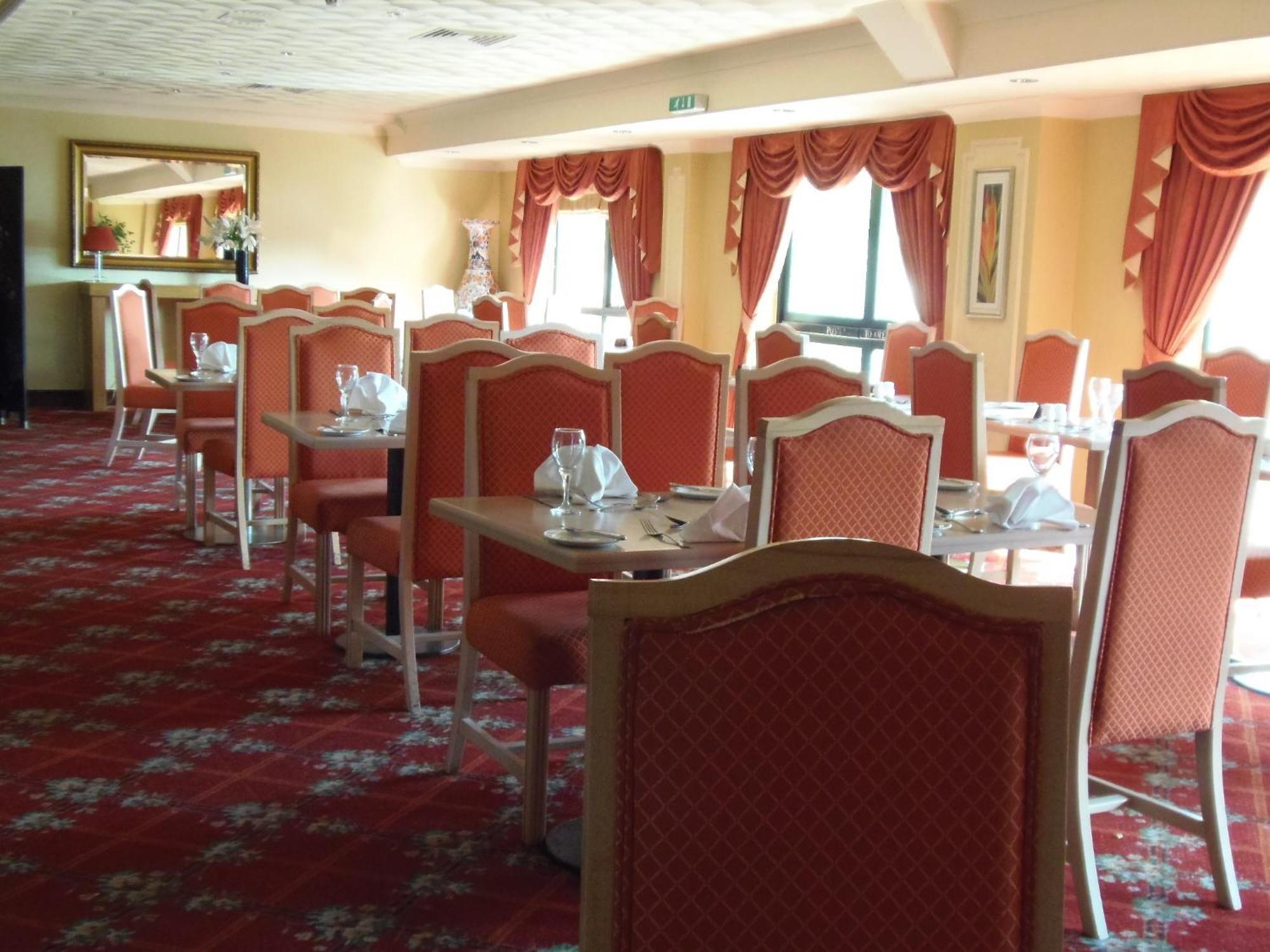 Lakeside International Hotel Camberley Exteriör bild